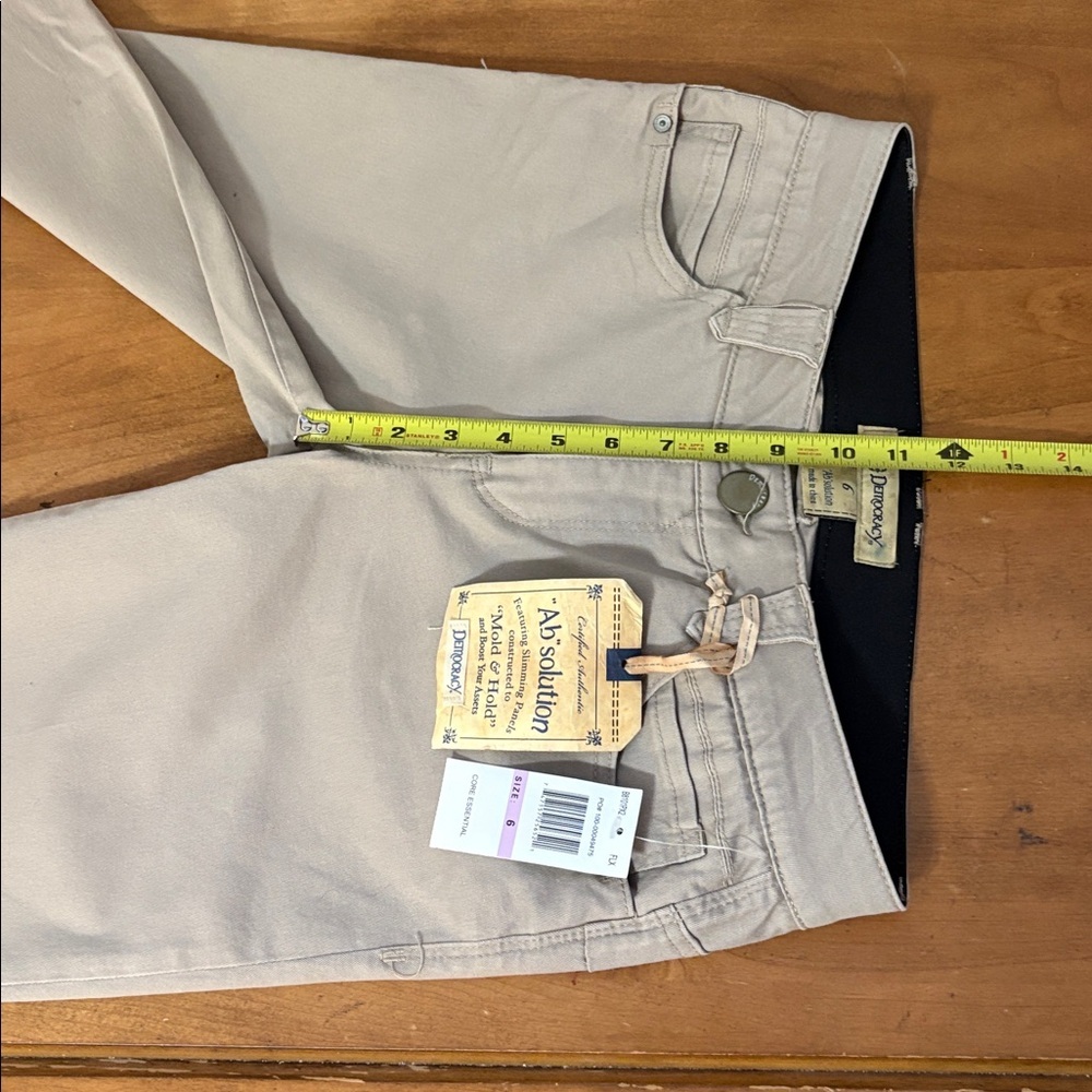Democracy NWT AbSolution Beige Bermuda Shorts Size 6 - Picture 4 of 11
